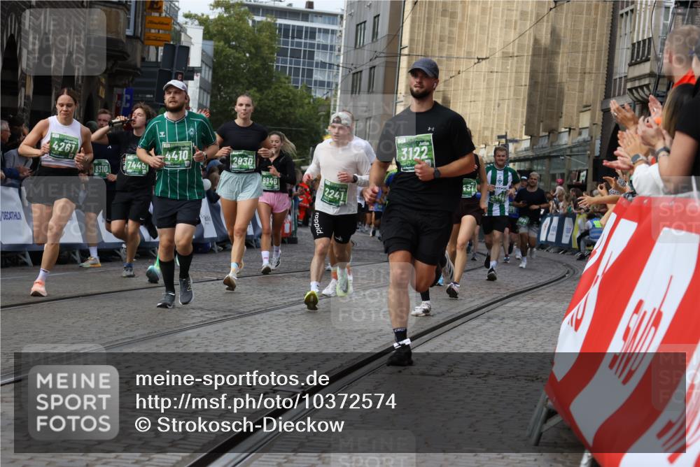 13.09.2026 - 21. swb-Marathon Bremen Strokosch-Dieckow http://msf.ph/oto/10372574 13.09.2026 13:36:56 Ziel 164, 372, 900, 1738, 1880, 1936, 2467, 2673, 2700, 2731, 2819, 2823, 3067, 3585, 3815, 4006, 4050, 4182, 4216, 4304, 4414, 4676, 4892, 5061, 5656, 5781, 5823, 6050, 6280, 6340, 6516, 6527, 6568, 7039, 7229, 7237, 7249, 7344, 7656, 7765, 7808, 8525, 8723, 8790, 8905, 9658, 9776, 9807, 9899, 10068, 10070, 950, 1285, 1849, 1854, 1991, 2241, 2531, 2930, 3732, 3787, 3894, 3909, 4261, 4410, 4448, 4932, 4947, 5547, 5577, 6046, 6056, 6431, 6629, 6961, 7006, 7398, 7445, 7937, 8268 meine-sportfotos.de