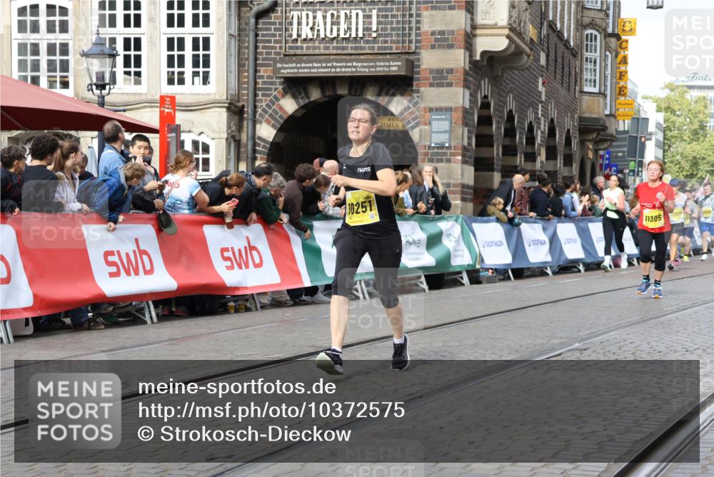 13.09.2026 - 21. swb-Marathon Bremen Strokosch-Dieckow http://msf.ph/oto/10372575 13.09.2026 11:01:45 Ziel 10181, 10251, 10560, 10647, 10648, 10678, 11260, 11306, 11324, 11459, 11467, 11550, 11551, 11666, 11751, 11788, 11796, 11798, 11813, 11816, 11969, 11970, 12047, 12062, 12245, 12390, 12391, 10257, 10409, 10444, 10817, 11115, 11268, 11369, 11412, 11413, 11436, 11859, 12095, 12379, 12412, 12466 meine-sportfotos.de