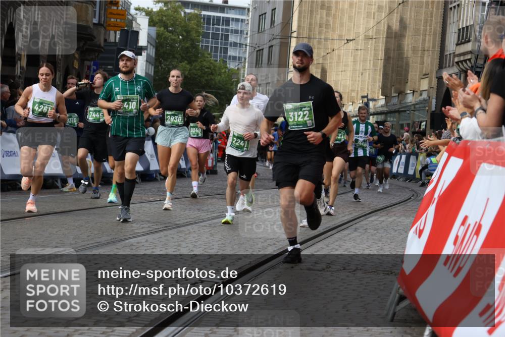 13.09.2026 - 21. swb-Marathon Bremen Strokosch-Dieckow http://msf.ph/oto/10372619 13.09.2026 13:36:56 Ziel 164, 372, 900, 1738, 1880, 1936, 2467, 2673, 2700, 2731, 2819, 2823, 3067, 3585, 3815, 4006, 4050, 4182, 4216, 4304, 4414, 4676, 4892, 5061, 5656, 5781, 5823, 6050, 6280, 6340, 6516, 6527, 6568, 7039, 7229, 7237, 7249, 7344, 7656, 7765, 7808, 8525, 8723, 8790, 8905, 9658, 9776, 9807, 9899, 10068, 10070, 950, 1285, 1849, 1854, 1991, 2241, 2531, 2930, 3732, 3787, 3894, 3909, 4261, 4410, 4448, 4932, 4947, 5547, 5577, 6046, 6056, 6431, 6629, 6961, 7006, 7398, 7445, 7937, 8268 meine-sportfotos.de