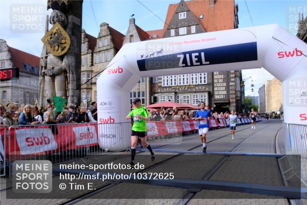 13.09.2026 - 21. swb-Marathon Bremen Tim E. http://msf.ph/oto/10372625 13.09.2026 13:09:46 Ziel 1034, 3197, 4473, 4895, 5111, 6652, 8759, 9789, 9866 meine-sportfotos.de