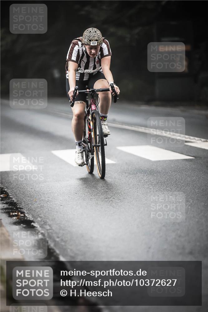 13.09.2026 - Stadtparktriathlon H.Heesch http://msf.ph/oto/10372627 13.09.2026 10:22:25 Radfahren 232, 246, 297, 299, 302, 327, 464 meine-sportfotos.de
