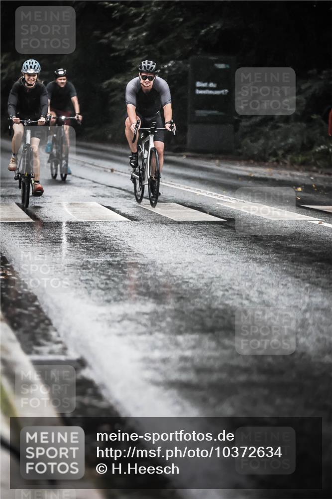 13.09.2026 - Stadtparktriathlon H.Heesch http://msf.ph/oto/10372634 13.09.2026 12:08:27 Radfahren 761, 961, 969, 1058 meine-sportfotos.de