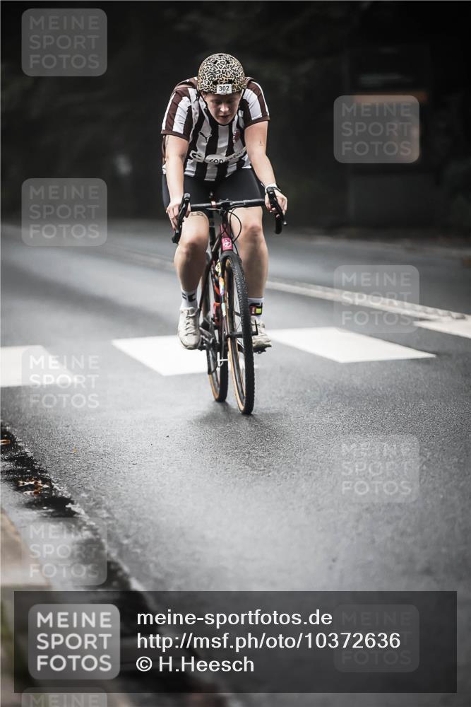 13.09.2026 - Stadtparktriathlon H.Heesch http://msf.ph/oto/10372636 13.09.2026 10:22:25 Radfahren 232, 246, 297, 299, 302, 327, 464 meine-sportfotos.de
