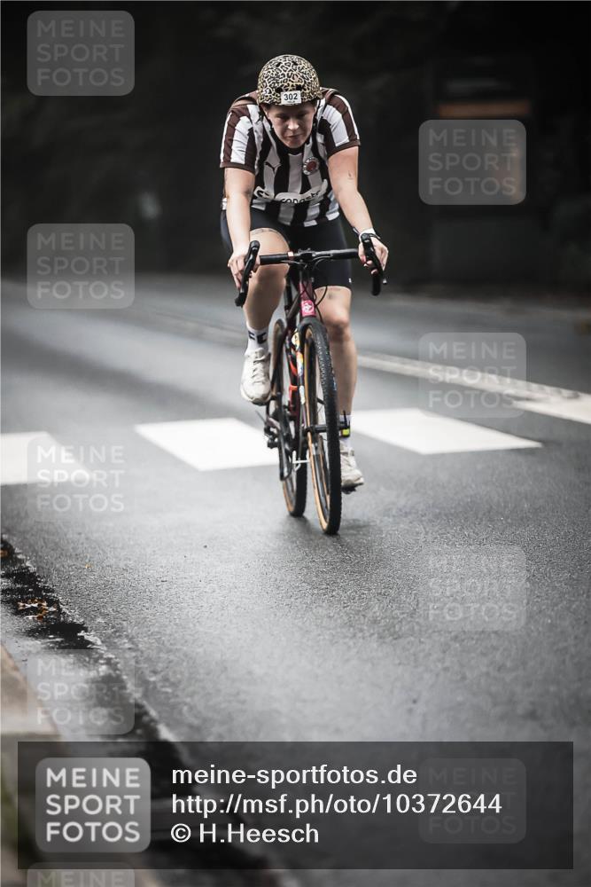 13.09.2026 - Stadtparktriathlon H.Heesch http://msf.ph/oto/10372644 13.09.2026 10:22:25 Radfahren 232, 246, 297, 299, 302, 327, 464 meine-sportfotos.de