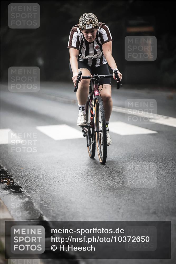 13.09.2026 - Stadtparktriathlon H.Heesch http://msf.ph/oto/10372650 13.09.2026 10:22:25 Radfahren 232, 246, 297, 299, 302, 327, 464 meine-sportfotos.de