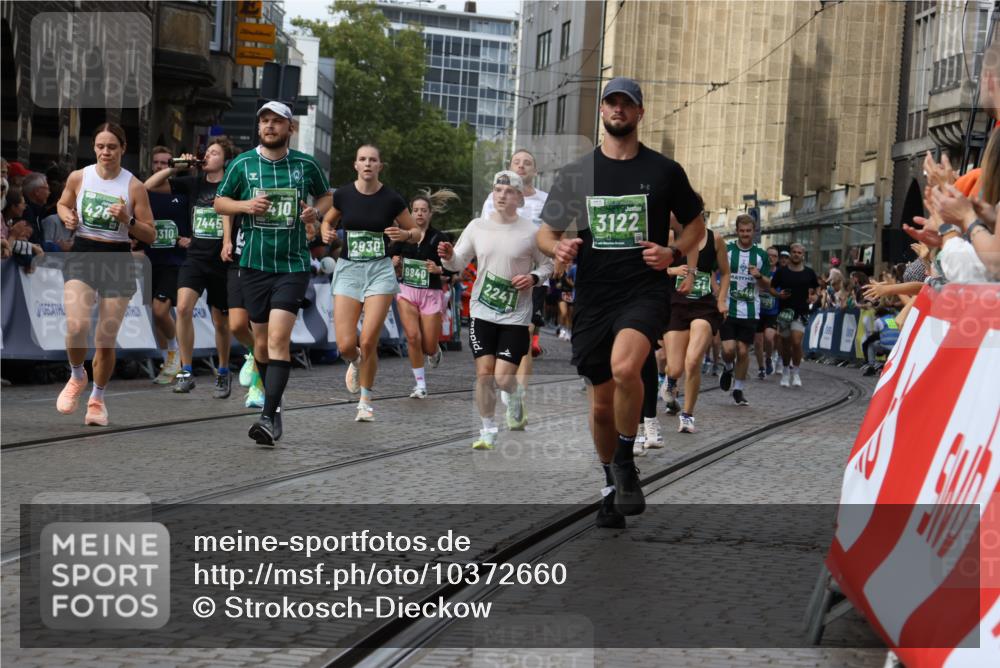 13.09.2026 - 21. swb-Marathon Bremen Strokosch-Dieckow http://msf.ph/oto/10372660 13.09.2026 13:36:56 Ziel 164, 372, 900, 1738, 1880, 1936, 2467, 2673, 2700, 2731, 2819, 2823, 3067, 3585, 3815, 4006, 4050, 4182, 4216, 4304, 4414, 4676, 4892, 5061, 5656, 5781, 5823, 6050, 6280, 6340, 6516, 6527, 6568, 7039, 7229, 7237, 7249, 7344, 7656, 7765, 7808, 8525, 8723, 8790, 8905, 9658, 9776, 9807, 9899, 10068, 10070, 950, 1285, 1849, 1854, 1991, 2241, 2531, 2930, 3732, 3787, 3894, 3909, 4261, 4410, 4448, 4932, 4947, 5547, 5577, 6046, 6056, 6431, 6629, 6961, 7006, 7398, 7445, 7937, 8268 meine-sportfotos.de