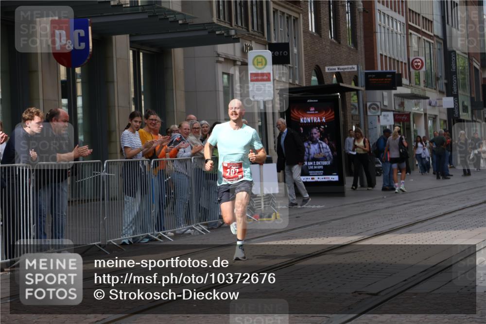 13.09.2026 - 21. swb-Marathon Bremen Strokosch-Dieckow http://msf.ph/oto/10372676 13.09.2026 12:19:23 Ziel 207 meine-sportfotos.de