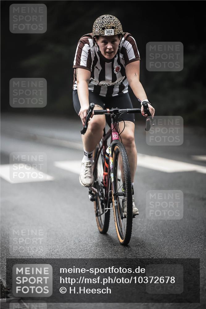 13.09.2026 - Stadtparktriathlon H.Heesch http://msf.ph/oto/10372678 13.09.2026 10:22:26 Radfahren 246, 297, 299, 302, 327, 464 meine-sportfotos.de