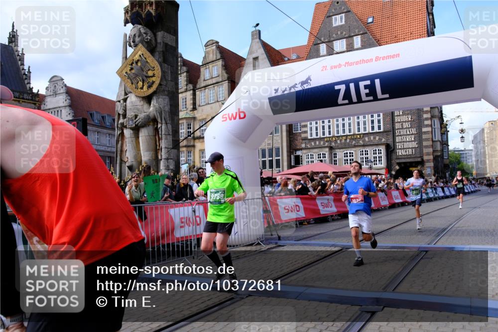 13.09.2026 - 21. swb-Marathon Bremen Tim E. http://msf.ph/oto/10372681 13.09.2026 13:09:46 Ziel 1034, 3197, 4473, 4895, 5111, 6652, 8759, 9789, 9866 meine-sportfotos.de