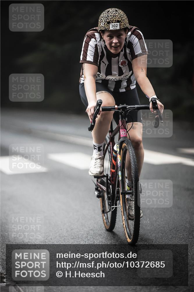 13.09.2026 - Stadtparktriathlon H.Heesch http://msf.ph/oto/10372685 13.09.2026 10:22:26 Radfahren 246, 297, 299, 302, 327, 464 meine-sportfotos.de