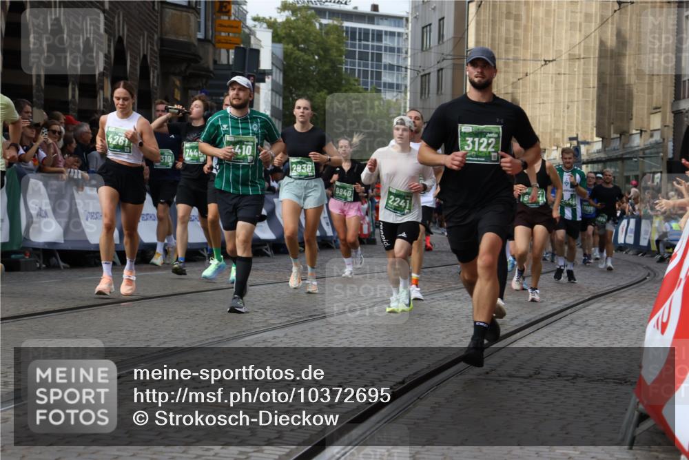 13.09.2026 - 21. swb-Marathon Bremen Strokosch-Dieckow http://msf.ph/oto/10372695 13.09.2026 13:36:56 Ziel 164, 372, 900, 1738, 1880, 1936, 2467, 2673, 2700, 2731, 2819, 2823, 3067, 3585, 3815, 4006, 4050, 4182, 4216, 4304, 4414, 4676, 4892, 5061, 5656, 5781, 5823, 6050, 6280, 6340, 6516, 6527, 6568, 7039, 7229, 7237, 7249, 7344, 7656, 7765, 7808, 8525, 8723, 8790, 8905, 9658, 9776, 9807, 9899, 10068, 10070, 950, 1285, 1849, 1854, 1991, 2241, 2531, 2930, 3732, 3787, 3894, 3909, 4261, 4410, 4448, 4932, 4947, 5547, 5577, 6046, 6056, 6431, 6629, 6961, 7006, 7398, 7445, 7937, 8268 meine-sportfotos.de