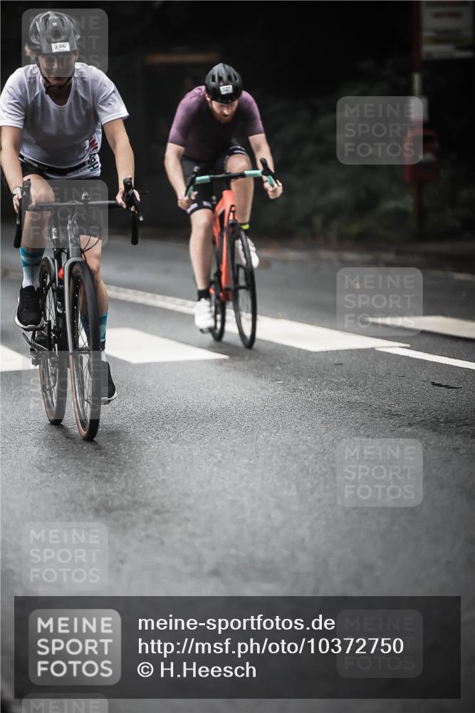 13.09.2026 - Stadtparktriathlon H.Heesch http://msf.ph/oto/10372750 13.09.2026 10:22:31 Radfahren 246, 302, 327 meine-sportfotos.de