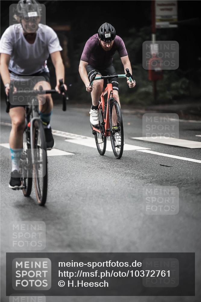13.09.2026 - Stadtparktriathlon H.Heesch http://msf.ph/oto/10372761 13.09.2026 10:22:31 Radfahren 246, 302, 327 meine-sportfotos.de