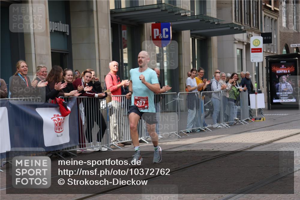 13.09.2026 - 21. swb-Marathon Bremen Strokosch-Dieckow http://msf.ph/oto/10372762 13.09.2026 12:19:24 Ziel 207 meine-sportfotos.de