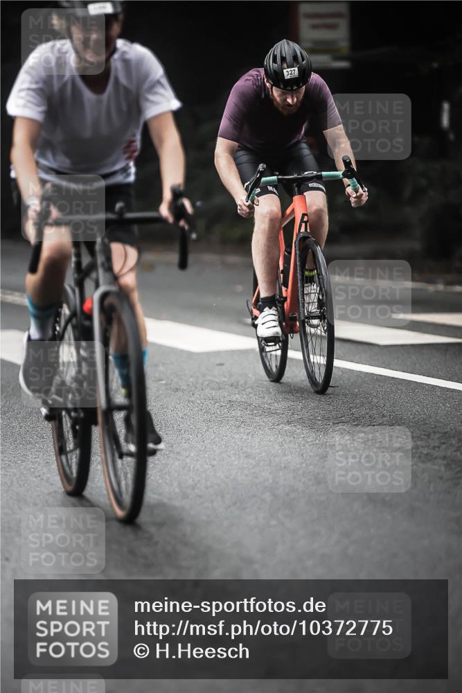 13.09.2026 - Stadtparktriathlon H.Heesch http://msf.ph/oto/10372775 13.09.2026 10:22:31 Radfahren 246, 302, 327 meine-sportfotos.de