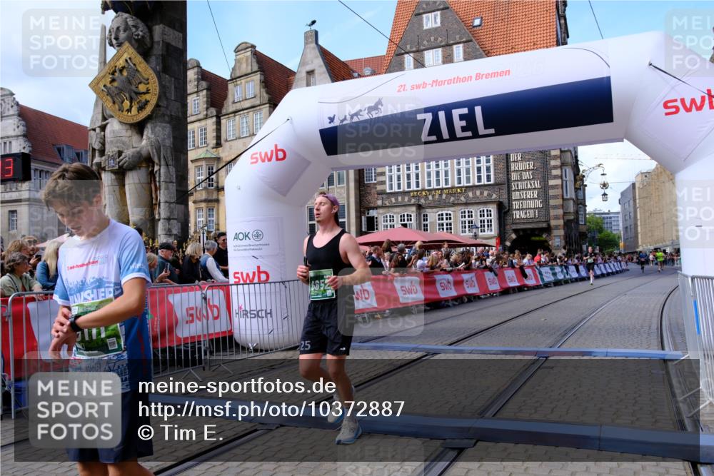 13.09.2026 - 21. swb-Marathon Bremen Tim E. http://msf.ph/oto/10372887 13.09.2026 13:09:52 Ziel 195, 4473, 4782, 5111, 6652, 9241, 9789 meine-sportfotos.de