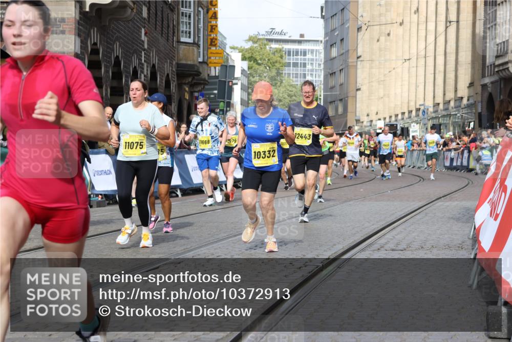 13.09.2026 - 21. swb-Marathon Bremen Strokosch-Dieckow http://msf.ph/oto/10372913 13.09.2026 11:01:50 Ziel 10181, 10251, 10497, 10560, 10647, 10648, 10678, 11305, 11324, 11459, 11467, 11550, 11551, 11666, 11788, 11796, 11798, 11969, 11970, 12047, 12062, 10257, 10409, 10444, 10500, 10617, 10803, 10817, 10924, 11115, 11268, 11436, 11859, 12016, 12095, 12145, 12360, 12412, 12466, 12506 meine-sportfotos.de