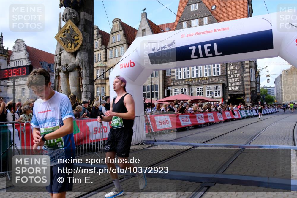 13.09.2026 - 21. swb-Marathon Bremen Tim E. http://msf.ph/oto/10372923 13.09.2026 13:09:52 Ziel 195, 4473, 4782, 5111, 6652, 9241, 9789 meine-sportfotos.de
