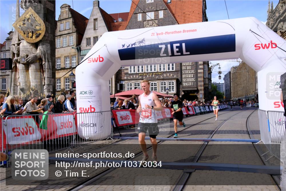 13.09.2026 - 21. swb-Marathon Bremen Tim E. http://msf.ph/oto/10373034 13.09.2026 13:10:12 Ziel 538, 567, 623, 1723, 1975, 2020, 2750, 4781, 5627, 8835, 9241, 9277, 9804, 9817 meine-sportfotos.de