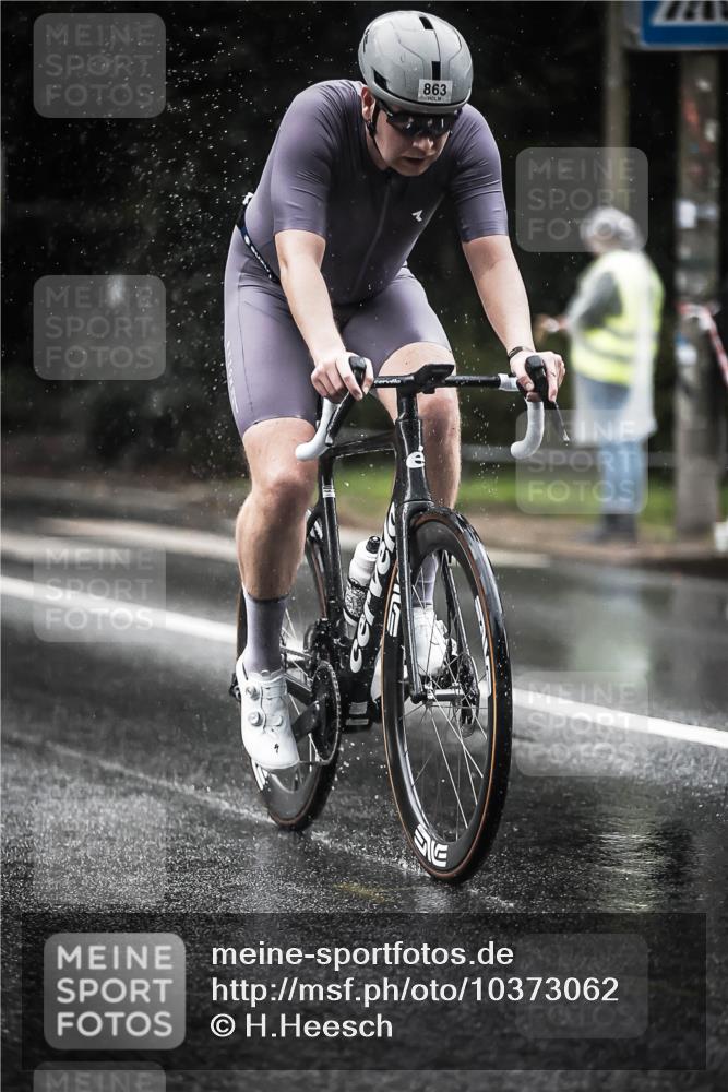 13.09.2026 - Stadtparktriathlon H.Heesch http://msf.ph/oto/10373062 13.09.2026 12:09:02 Radfahren 863, 939 meine-sportfotos.de