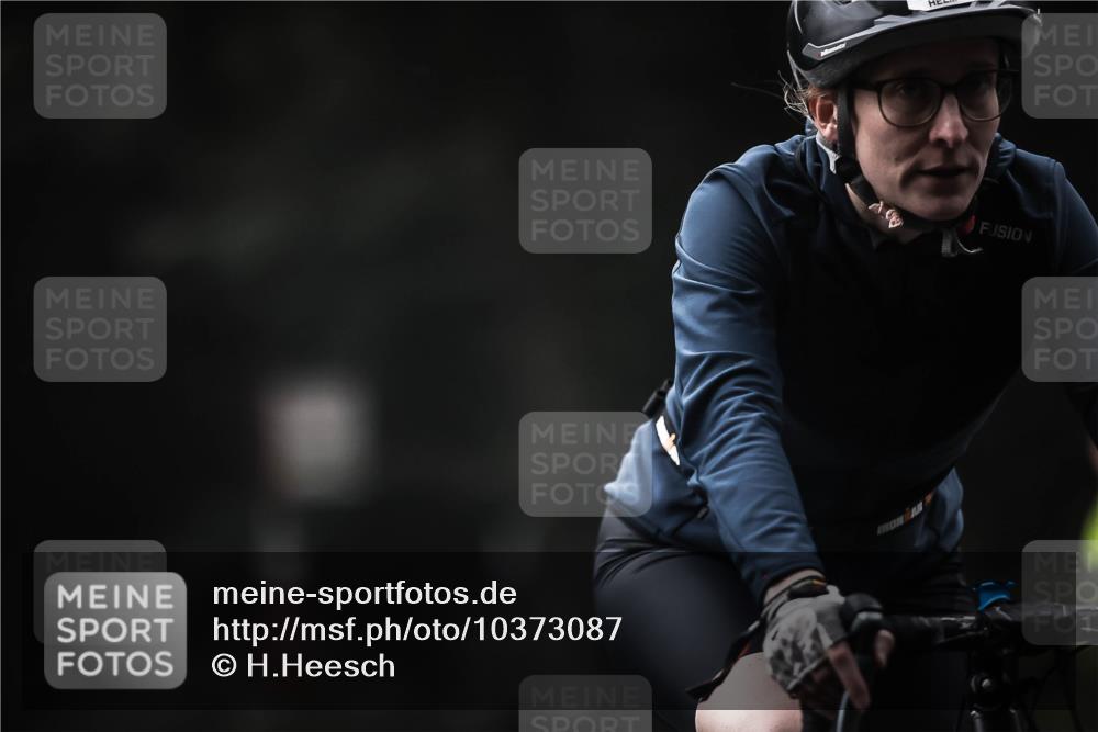 13.09.2026 - Stadtparktriathlon H.Heesch http://msf.ph/oto/10373087 13.09.2026 10:22:53 Radfahren 314, 339, 380, 387, 431 meine-sportfotos.de