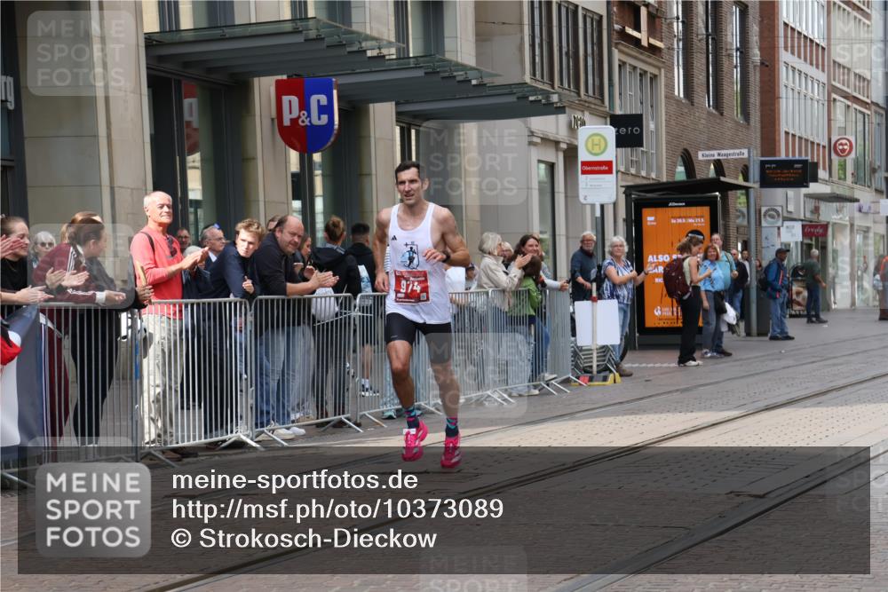 13.09.2026 - 21. swb-Marathon Bremen Strokosch-Dieckow http://msf.ph/oto/10373089 13.09.2026 12:20:32 Ziel 626, 1231, 974 meine-sportfotos.de