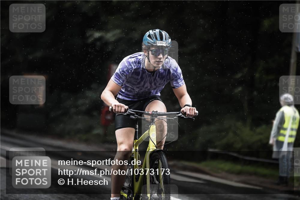 13.09.2026 - Stadtparktriathlon H.Heesch http://msf.ph/oto/10373173 13.09.2026 12:09:15 Radfahren 852, 1000, 1043 meine-sportfotos.de