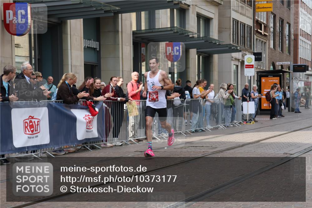 13.09.2026 - 21. swb-Marathon Bremen Strokosch-Dieckow http://msf.ph/oto/10373177 13.09.2026 12:20:32 Ziel 626, 1231, 974 meine-sportfotos.de