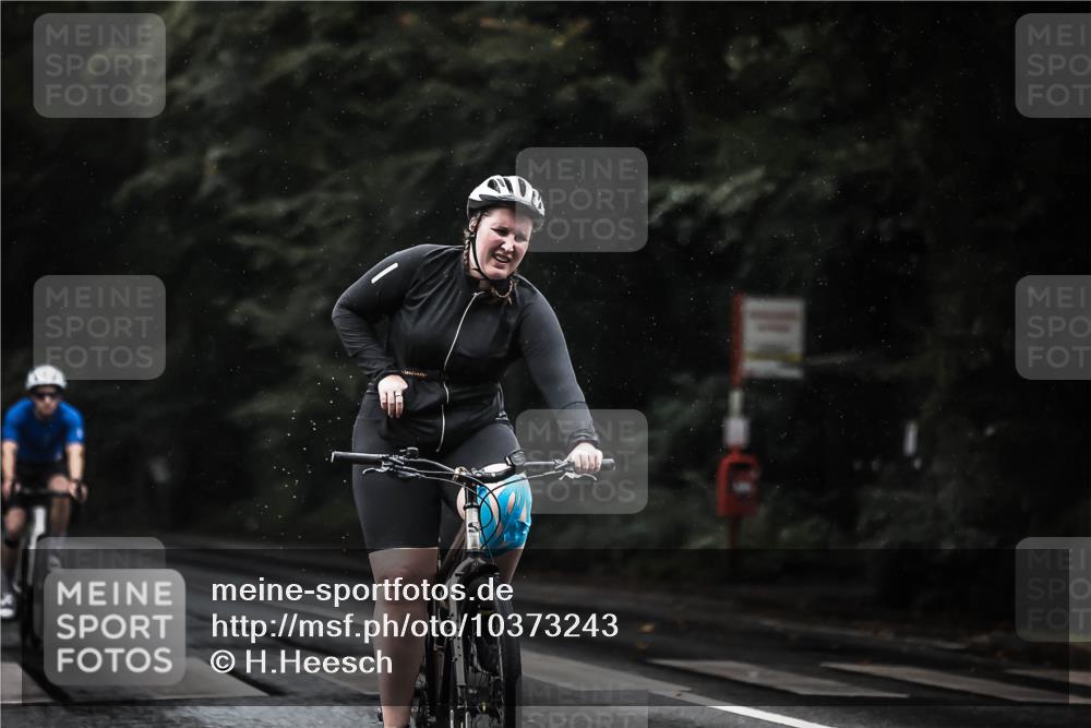 13.09.2026 - Stadtparktriathlon H.Heesch http://msf.ph/oto/10373243 13.09.2026 12:09:23 Radfahren 794, 935, 945, 1039 meine-sportfotos.de