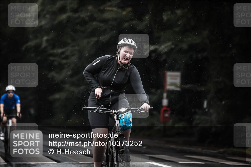13.09.2026 - Stadtparktriathlon H.Heesch http://msf.ph/oto/10373252 13.09.2026 12:09:23 Radfahren 794, 935, 945, 1039 meine-sportfotos.de