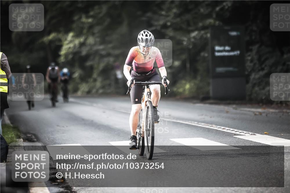 13.09.2026 - Stadtparktriathlon H.Heesch http://msf.ph/oto/10373254 13.09.2026 10:53:01 Radfahren 405, 449, 504, 553, 691 meine-sportfotos.de