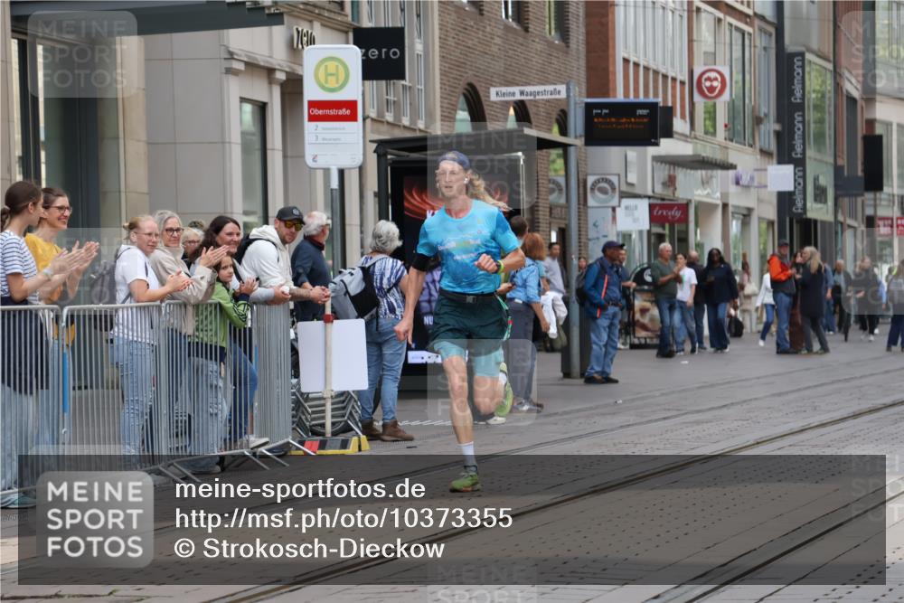 13.09.2026 - 21. swb-Marathon Bremen Strokosch-Dieckow http://msf.ph/oto/10373355 13.09.2026 12:20:54 Ziel 626, 1231 meine-sportfotos.de