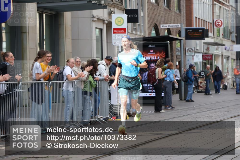 13.09.2026 - 21. swb-Marathon Bremen Strokosch-Dieckow http://msf.ph/oto/10373382 13.09.2026 12:20:55 Ziel 626, 1231 meine-sportfotos.de