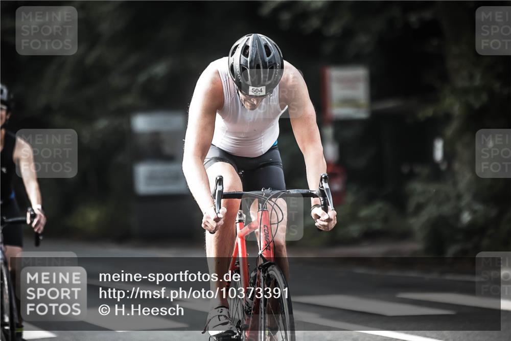 13.09.2026 - Stadtparktriathlon H.Heesch http://msf.ph/oto/10373391 13.09.2026 10:53:07 Radfahren 403, 405, 484, 504, 691 meine-sportfotos.de