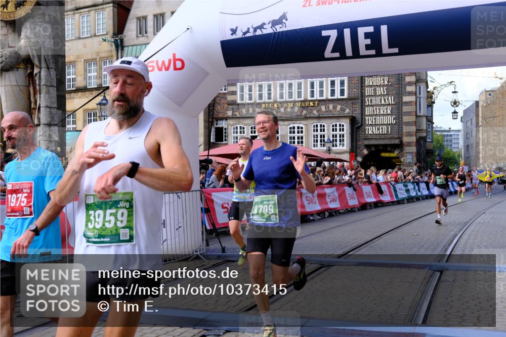 13.09.2026 - 21. swb-Marathon Bremen Tim E. http://msf.ph/oto/10373415 13.09.2026 13:10:43 Ziel 604, 640, 1277, 2605, 3959, 5532, 5620, 6267, 7881, 8033, 8064, 8709 meine-sportfotos.de