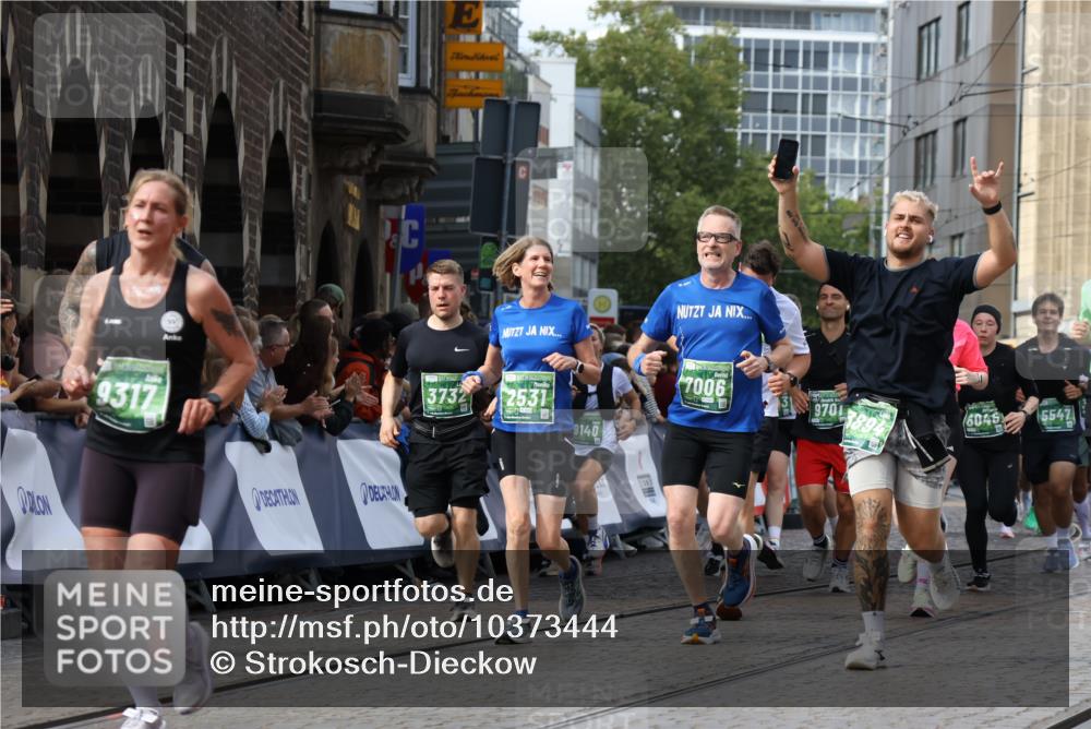 13.09.2026 - 21. swb-Marathon Bremen Strokosch-Dieckow http://msf.ph/oto/10373444 13.09.2026 13:37:04 Ziel 164, 551, 813, 843, 1936, 2275, 2673, 2819, 3541, 3585, 3635, 3815, 3874, 3998, 4006, 4050, 4304, 4335, 4414, 4676, 4892, 5061, 5236, 5355, 5447, 5656, 5823, 6050, 6280, 6340, 6408, 6516, 6568, 6966, 7039, 7229, 7237, 7640, 7656, 7765, 8498, 8685, 8723, 8790, 9658, 9776, 9807, 10068, 10070, 1180, 1854, 1991, 2531, 3333, 3732, 3894, 4932, 4947, 5547, 5577, 5612, 6046, 6629, 6904, 6947, 6961, 7006, 7571, 8268, 9701 meine-sportfotos.de