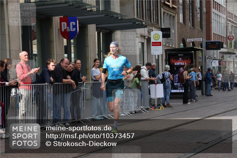 13.09.2026 - 21. swb-Marathon Bremen Strokosch-Dieckow http://msf.ph/oto/10373457 13.09.2026 12:20:56 Ziel 626, 1231 meine-sportfotos.de