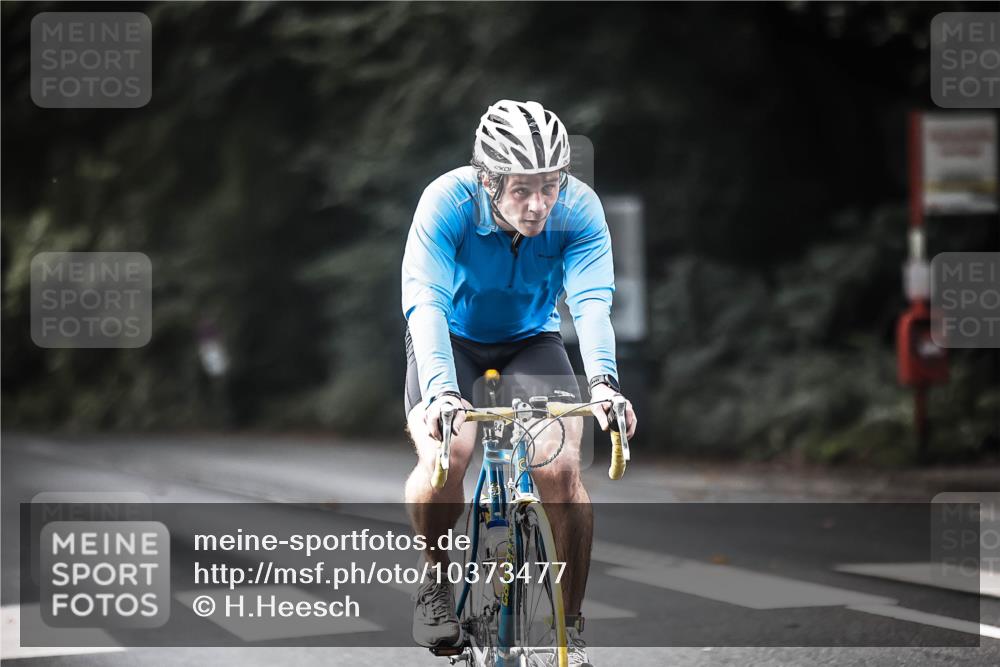 13.09.2026 - Stadtparktriathlon H.Heesch http://msf.ph/oto/10373477 13.09.2026 10:53:10 Radfahren 403, 484, 504, 691 meine-sportfotos.de