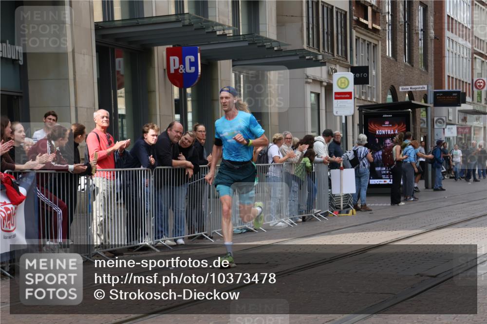 13.09.2026 - 21. swb-Marathon Bremen Strokosch-Dieckow http://msf.ph/oto/10373478 13.09.2026 12:20:56 Ziel 626, 1231 meine-sportfotos.de