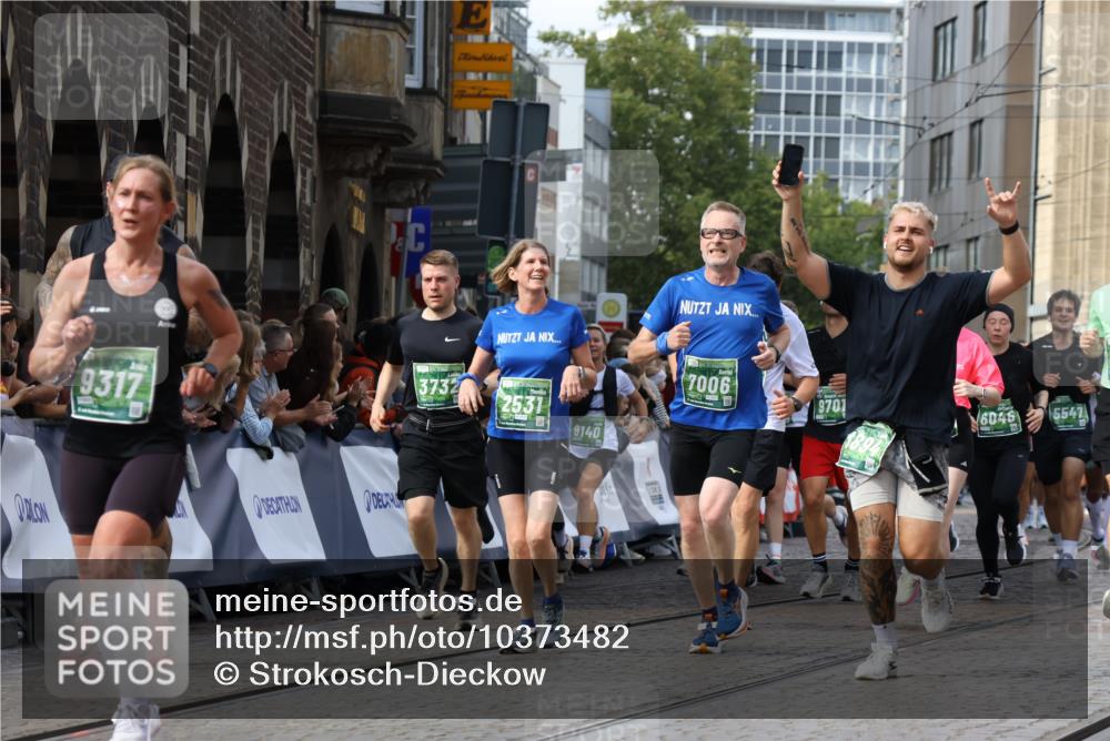 13.09.2026 - 21. swb-Marathon Bremen Strokosch-Dieckow http://msf.ph/oto/10373482 13.09.2026 13:37:04 Ziel 164, 551, 813, 843, 1936, 2275, 2673, 2819, 3541, 3585, 3635, 3815, 3874, 3998, 4006, 4050, 4304, 4335, 4414, 4676, 4892, 5061, 5236, 5355, 5447, 5656, 5823, 6050, 6280, 6340, 6408, 6516, 6568, 6966, 7039, 7229, 7237, 7640, 7656, 7765, 8498, 8685, 8723, 8790, 9658, 9776, 9807, 10068, 10070, 1180, 1854, 1991, 2531, 3333, 3732, 3894, 4932, 4947, 5547, 5577, 5612, 6046, 6629, 6904, 6947, 6961, 7006, 7571, 8268, 9701 meine-sportfotos.de