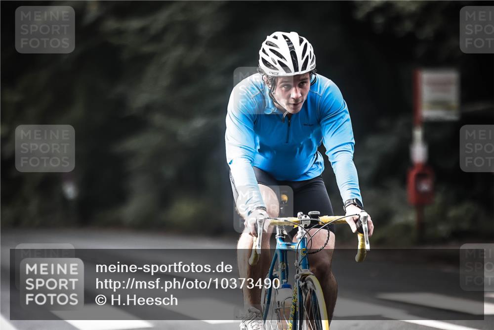 13.09.2026 - Stadtparktriathlon H.Heesch http://msf.ph/oto/10373490 13.09.2026 10:53:11 Radfahren 403, 484, 497, 504, 691 meine-sportfotos.de
