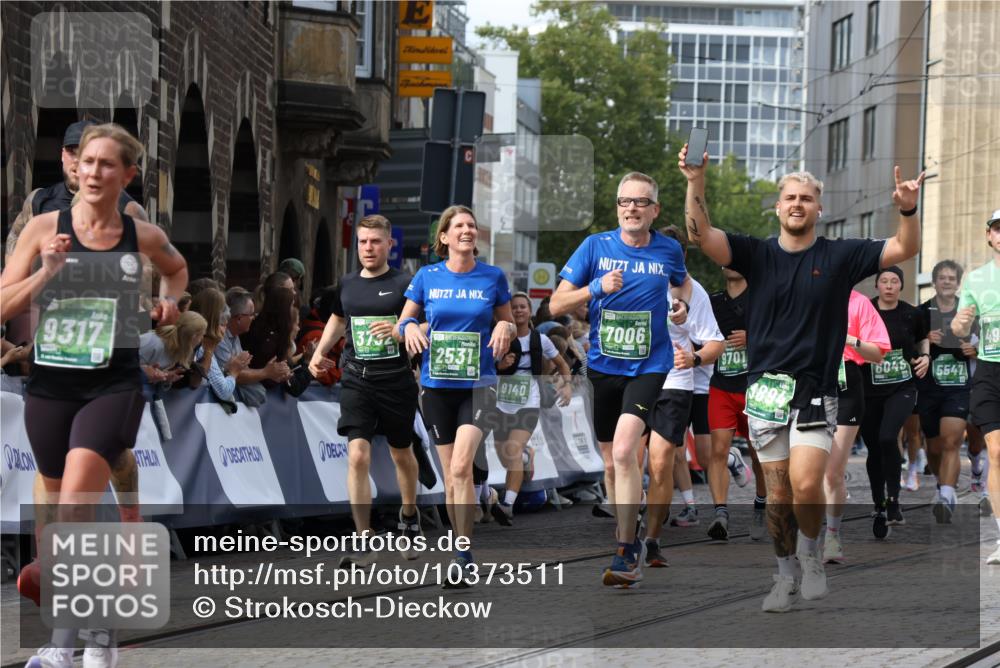 13.09.2026 - 21. swb-Marathon Bremen Strokosch-Dieckow http://msf.ph/oto/10373511 13.09.2026 13:37:04 Ziel 164, 551, 813, 843, 1936, 2275, 2673, 2819, 3541, 3585, 3635, 3815, 3874, 3998, 4006, 4050, 4304, 4335, 4414, 4676, 4892, 5061, 5236, 5355, 5447, 5656, 5823, 6050, 6280, 6340, 6408, 6516, 6568, 6966, 7039, 7229, 7237, 7640, 7656, 7765, 8498, 8685, 8723, 8790, 9658, 9776, 9807, 10068, 10070, 1180, 1854, 1991, 2531, 3333, 3732, 3894, 4932, 4947, 5547, 5577, 5612, 6046, 6629, 6904, 6947, 6961, 7006, 7571, 8268, 9701 meine-sportfotos.de
