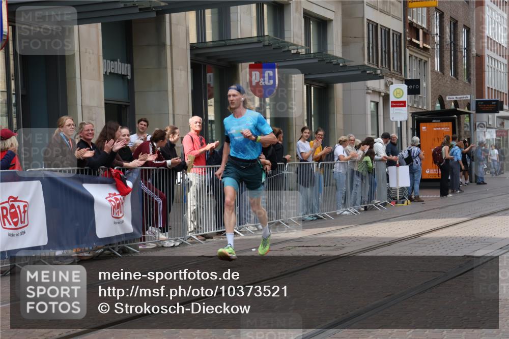 13.09.2026 - 21. swb-Marathon Bremen Strokosch-Dieckow http://msf.ph/oto/10373521 13.09.2026 12:20:57 Ziel 626, 1231 meine-sportfotos.de