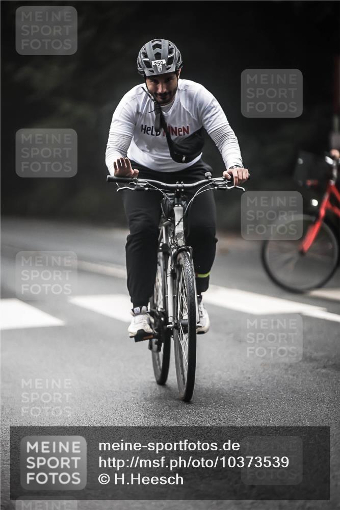 13.09.2026 - Stadtparktriathlon H.Heesch http://msf.ph/oto/10373539 13.09.2026 10:23:37 Radfahren 250, 416 meine-sportfotos.de