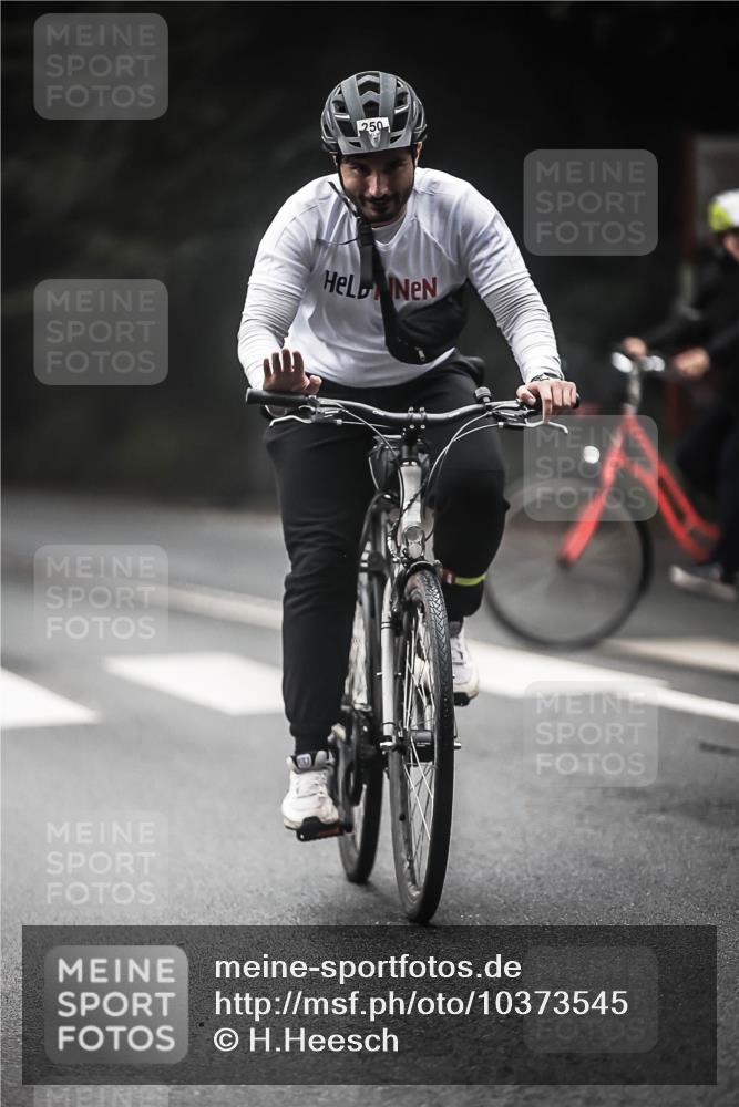 13.09.2026 - Stadtparktriathlon H.Heesch http://msf.ph/oto/10373545 13.09.2026 10:23:37 Radfahren 250, 416 meine-sportfotos.de