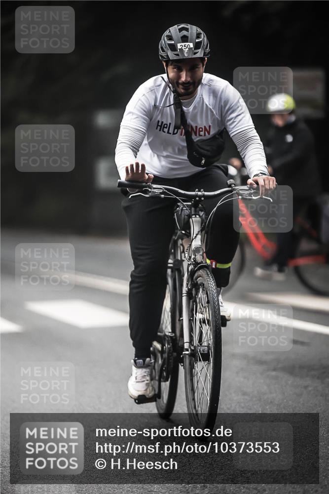 13.09.2026 - Stadtparktriathlon H.Heesch http://msf.ph/oto/10373553 13.09.2026 10:23:37 Radfahren 250, 416 meine-sportfotos.de