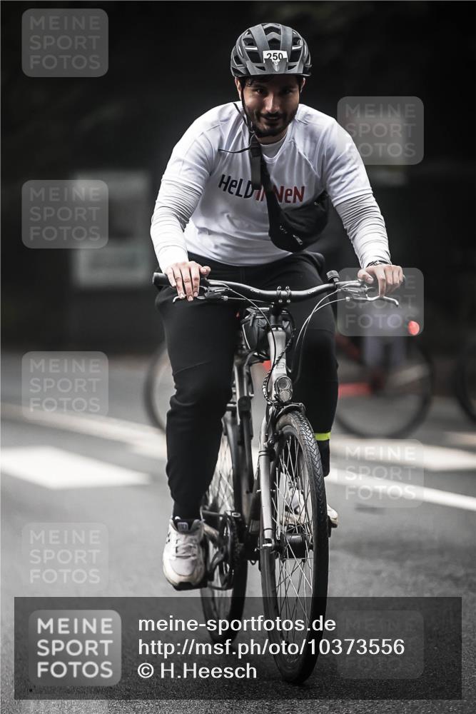 13.09.2026 - Stadtparktriathlon H.Heesch http://msf.ph/oto/10373556 13.09.2026 10:23:37 Radfahren 250, 416 meine-sportfotos.de