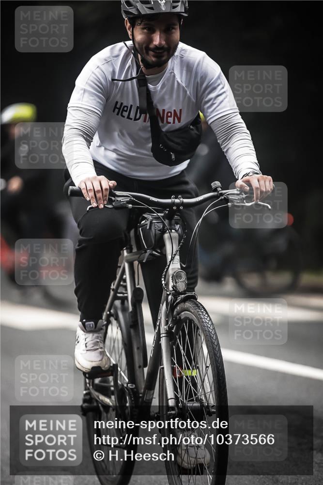 13.09.2026 - Stadtparktriathlon H.Heesch http://msf.ph/oto/10373566 13.09.2026 10:23:38 Radfahren 250 meine-sportfotos.de