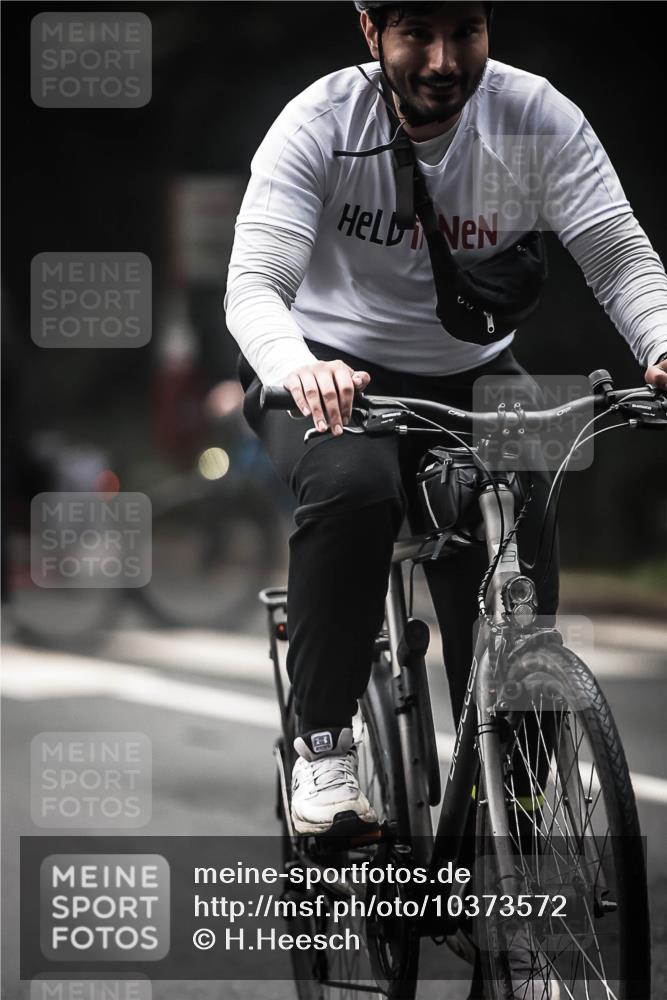 13.09.2026 - Stadtparktriathlon H.Heesch http://msf.ph/oto/10373572 13.09.2026 10:23:38 Radfahren 250 meine-sportfotos.de