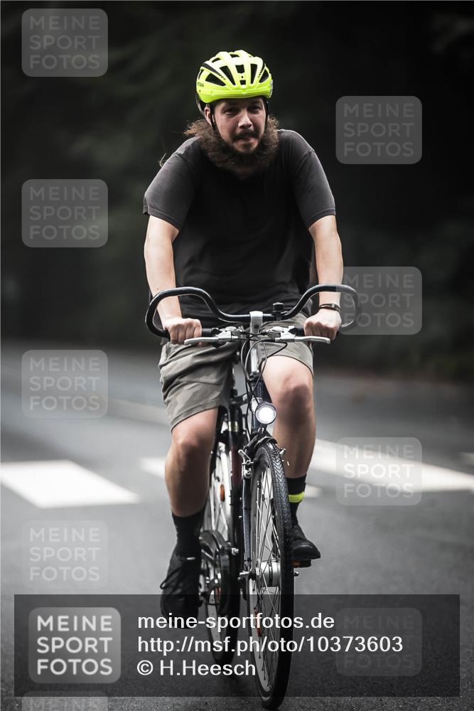 13.09.2026 - Stadtparktriathlon H.Heesch http://msf.ph/oto/10373603 13.09.2026 10:23:51 Radfahren 293, 336, 404 meine-sportfotos.de